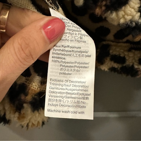 J. Crew Vintage Leopard Print Fleece. Oversized,cozy trendy modern closet staple - Picture 3 of 9